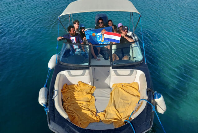 Private boat tour for snorkeling plus Orangbay island.